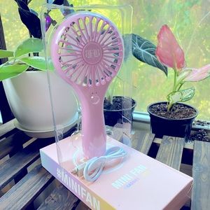 🎃 Baddie B Lashes Rechargeable Mini Fan
